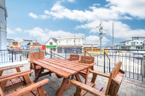 Arcadia View 1 Bed Apartment - Sea Views