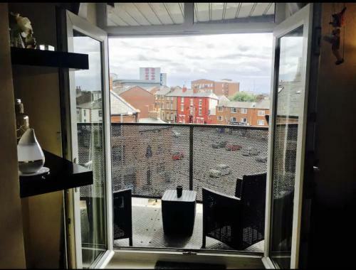 Central 2 Bed Apartment With Parking