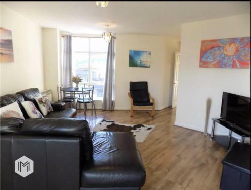 Central 2 Bed Apartment With Parking
