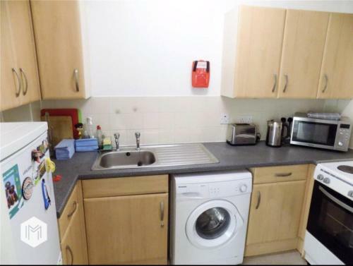 Central 2 Bed Apartment With Parking