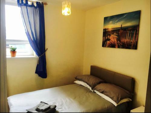 Central 2 Bed Apartment With Parking