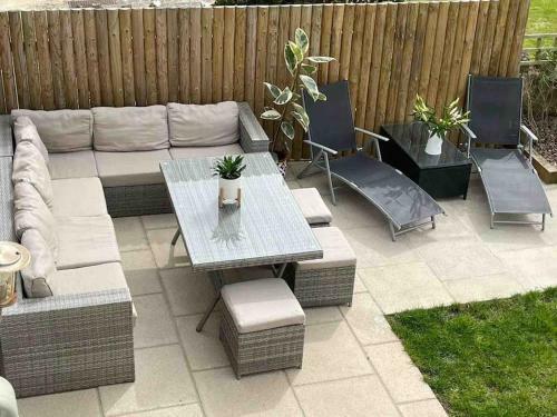 Sunny Modern House In Weymouth With Parking