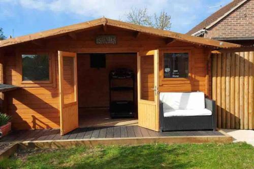 Sunny Modern House In Weymouth With Parking