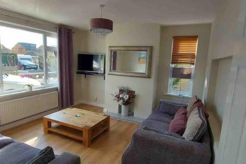 Sunny Modern House In Weymouth With Parking