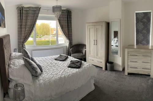 Sunny Modern House In Weymouth With Parking