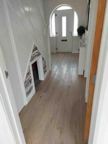 Sunny Modern House In Weymouth With Parking
