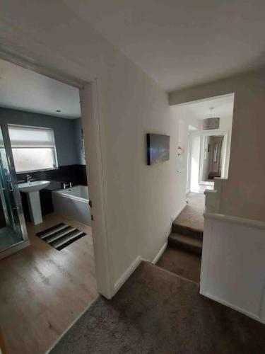Sunny Modern House In Weymouth With Parking
