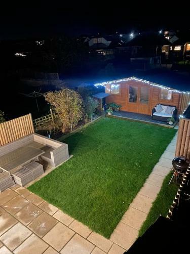 Sunny Modern House In Weymouth With Parking
