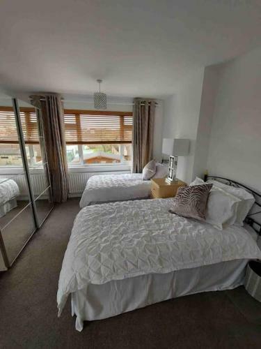 Sunny Modern House In Weymouth With Parking