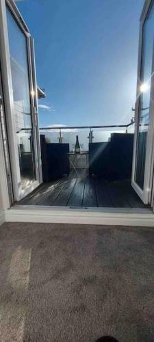 Sunny Modern House In Weymouth With Parking