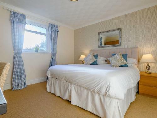 The Raglan Studio - Uk34008