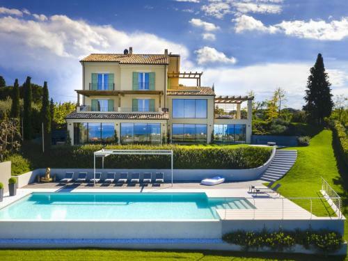 Luxurious Villa In Civitanova Marche With Private Pool