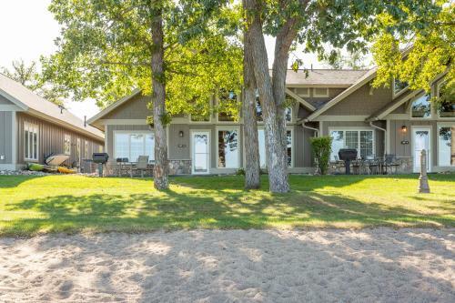 Interlachen Unit 18