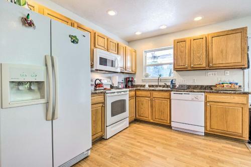 Downtown Waveland Home 2 Blocks To Beach!
