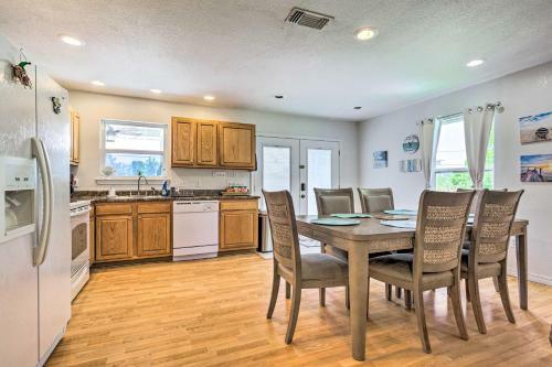 Downtown Waveland Home 2 Blocks To Beach!