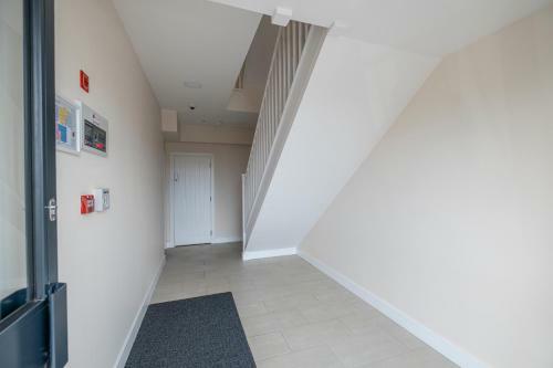 Oxford Rd 2 Bed Serviced Apartment 06 With Parking, Reading