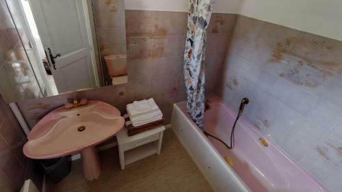 Hostal La Source Du Touron