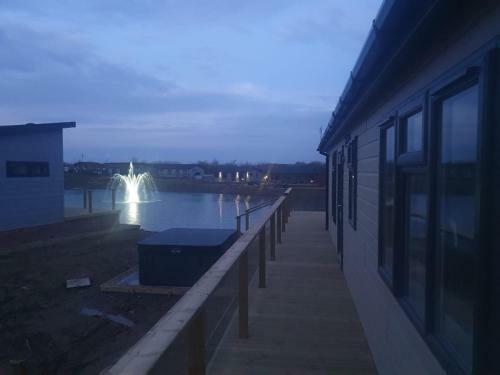 Remarkable 2-bed Luxury Lodge In Routh With Hottub