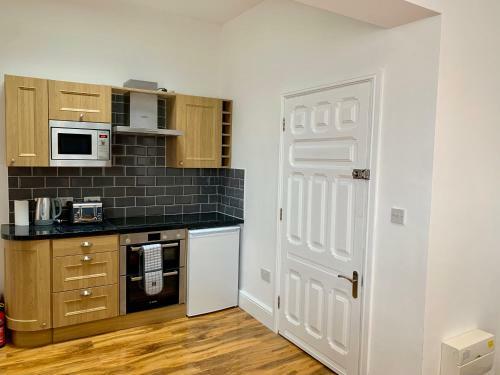 A Spacious, High End, One Bedroomed Apartment 4