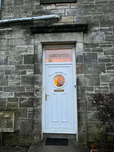Refurbished 5 Bedroom (8 Beds) House With Drive