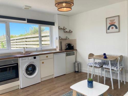 Coastal Cottage Perfect For Walking/beach Break