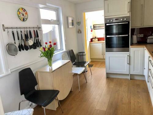Hostal Entire Home In St Ives With Off Road Parking