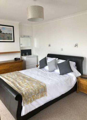 Hostal Entire Home In St Ives With Off Road Parking