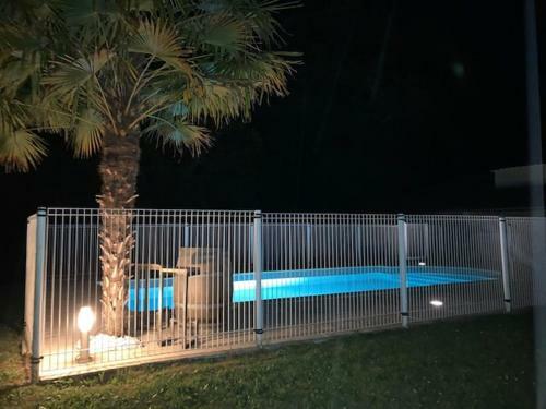 G�te Des Combes Blanches Avec Piscine Et Jacuzzi