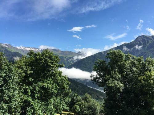 Unique Two-bedroom Chalet, 180� Degrees View