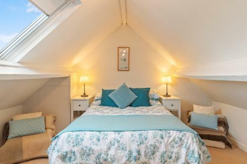 A Stone's Throw - Sea Views, Yards From Beach