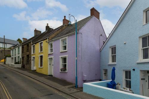 A Stone's Throw - Sea Views, Yards From Beach