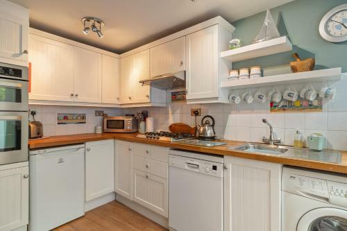 A Stone's Throw - Sea Views, Yards From Beach