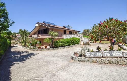Nice Apartment In Ricdi With Wifi And 2 Bedrooms