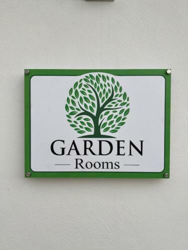 Hostal Garden Rooms