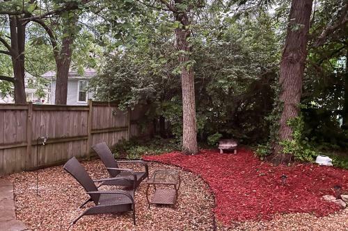 Cabool Retreat - Private Backyard With Hot Tub!