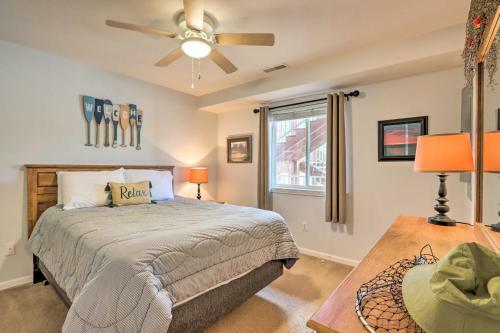 Apartamento Breezy Lakefront Condo With Balcony And Boat Slip