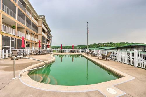 Apartamento Breezy Lakefront Condo With Balcony And Boat Slip