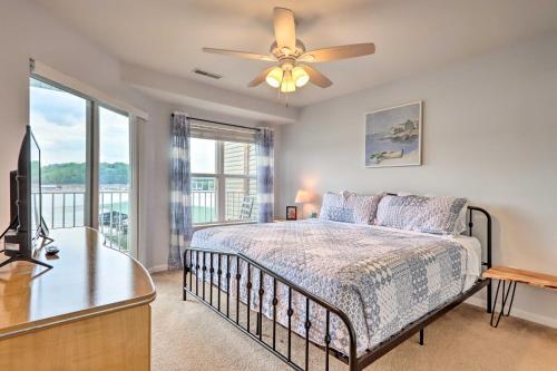 Apartamento Breezy Lakefront Condo With Balcony And Boat Slip