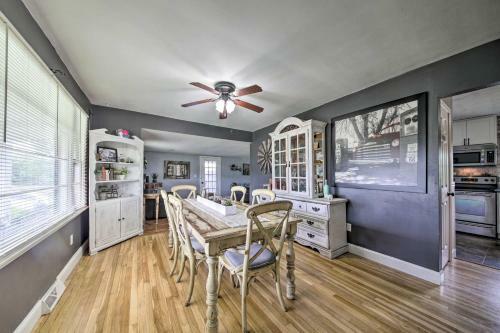 Traditional Country Home In De Soto With Yard!