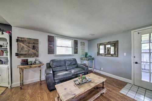 Traditional Country Home In De Soto With Yard!