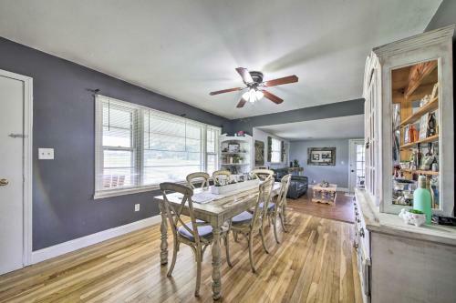 Traditional Country Home In De Soto With Yard!