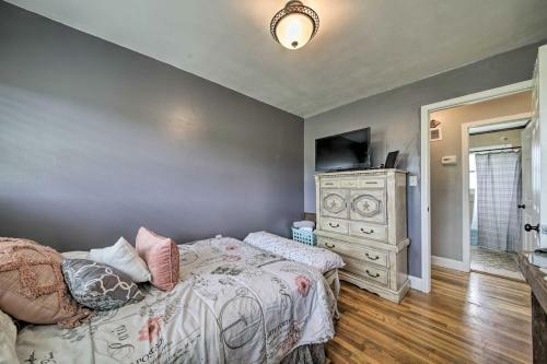 Traditional Country Home In De Soto With Yard!