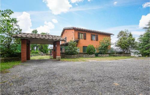 Stunning Apartment In Roccalbegna With 3 Bedrooms