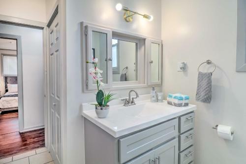 Chic St Louis Home Near Downtown Attractions!