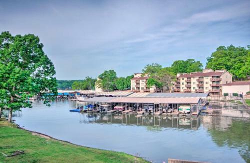 Apartamento Lake Ozark Condo With Lake View And Fireplace!