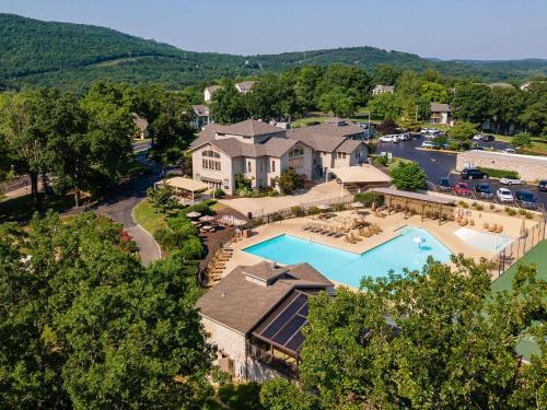 Lake Club Leisure