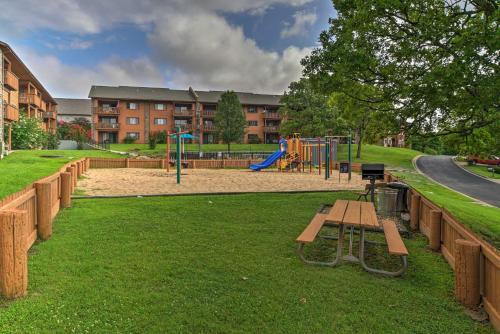 Apartamento Branson Getaway With Balcony And Ample Amenities!