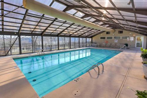 Apartamento Branson Getaway With Balcony And Ample Amenities!