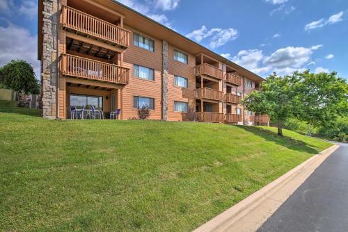 Apartamento Branson Getaway With Balcony And Ample Amenities!