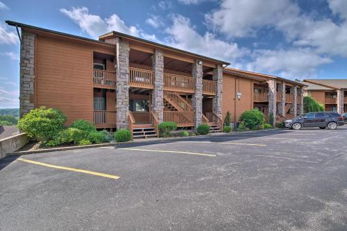 Apartamento Branson Getaway With Balcony And Ample Amenities!